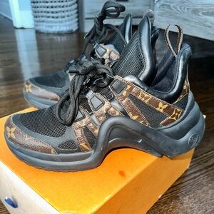 Women’s LV Archlight Sneaker LV SIZE (ITALY) - 37.5 / USA - 7.5